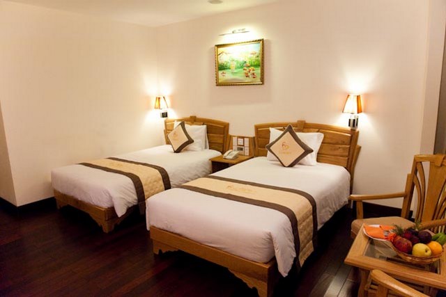 ROMANCE HOTEL